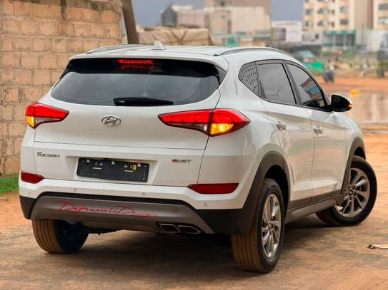 Hyundai tucson image 12