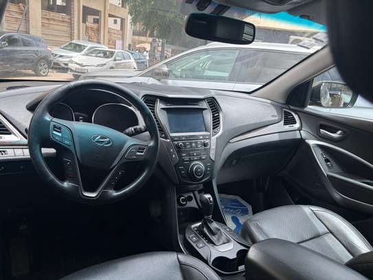 Hyundai Santa Fe 2017 m8SUV gris métallisé spacieux image 4
