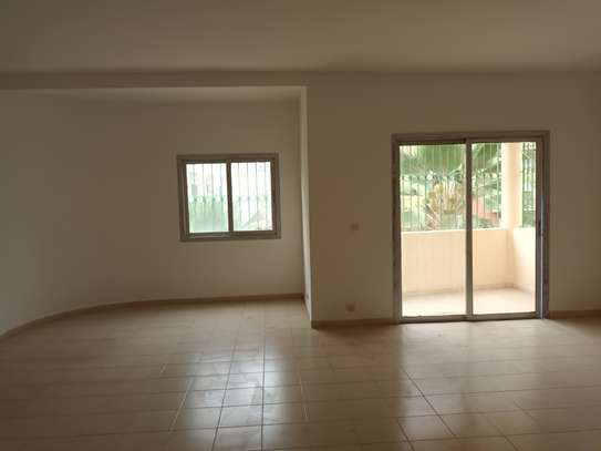 Immeuble R+2 de bureau  F47 aux Almadies image 4