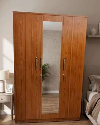 Armoire 3 batant en bois très solide image 4