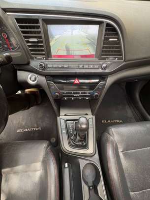 Elantra 2018 image 11