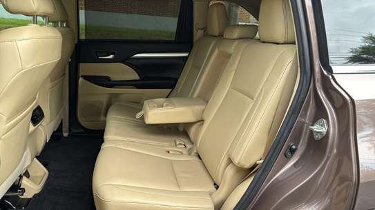 Toyota Highlander image 7