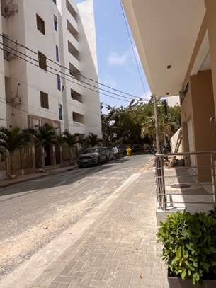 Appartement neuf à louer au Point E dans une rue très calme image 5