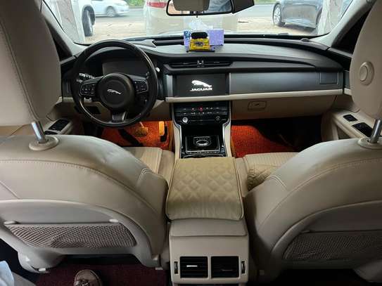 Jaguar XF 2017 full option gasoil image 7