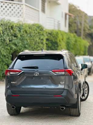 TOYOTA RAV4 XLE AWD 2021 image 10