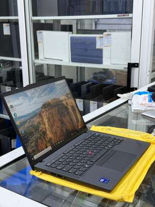Lenovo T14 gen 6 image 2