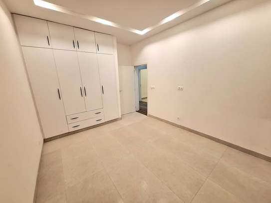 Superbe F4 aux Almadies zone de recasement image 7