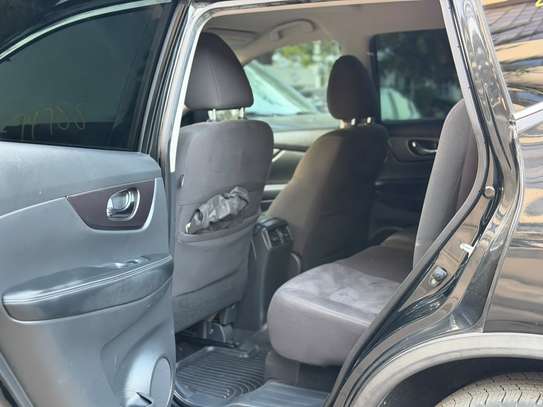 Nissan SUV 2016 image 9