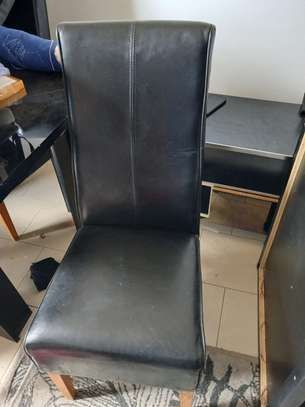 table a manger 6places chaises en cuir image 2