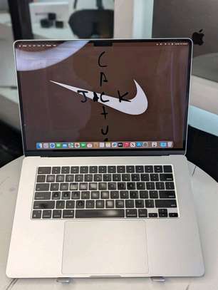 MacBook pro touch bar 2019 core i9 RAM 16 ssd 1tera image 3