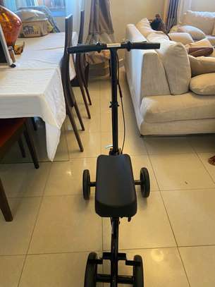 Trottinette Médicale Orthopédique Genou COSYWILL Quasi Neuf image 2
