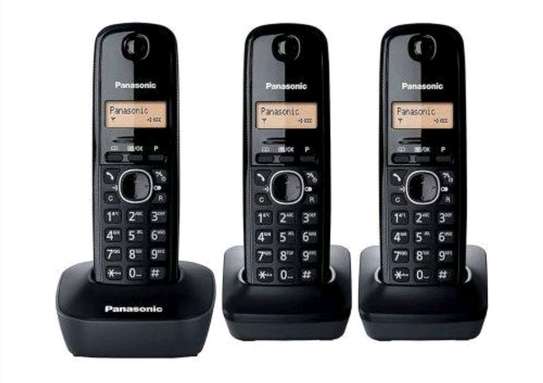 Téléphone fixe portatif sans fil Panasonic & 3 combinés image 2