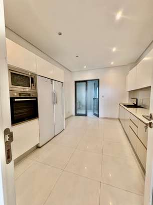 Appartement F4 + dépendance domestique à louer au point E image 11
