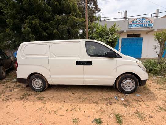 Hyundai H1 2011 image 2