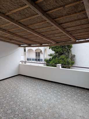 À LOUER – Une Petite Villa R+1 à Ngor image 5