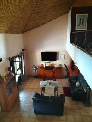 villa meublee avec piscine a Nianing image 9