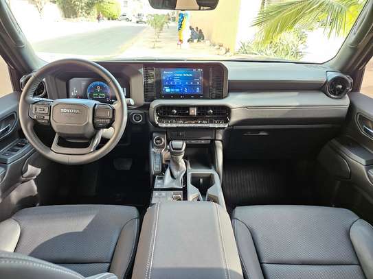 Location Toyota Land Cruiser 2024 image 3