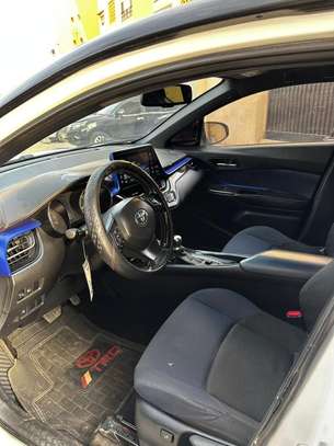*Toyota CHR*  Année 2017 image 6