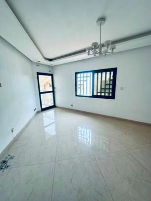 APPARTEMENT F4 STANDING-MAMELLES image 9
