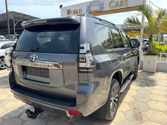 Toyota Land cruiser VX image 10