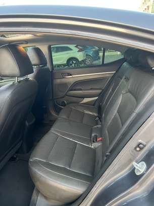 Hyundai Elantra Limited image 9