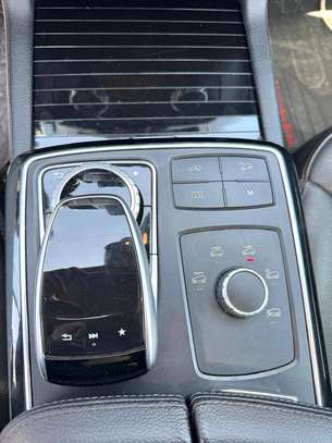 Mercedes Benz GLE 400 image 13