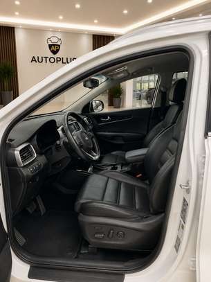 Kia Sorento 2017-18 full options image 10