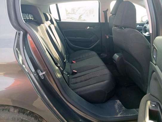 Peugeot 308 année 2016 image 4