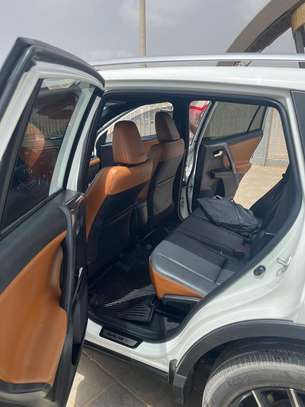 Toyota RAV4 2018 Full Option image 6