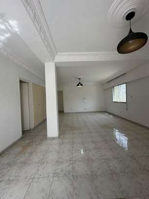 VILLA  R+1   A  LOUER  A FENETRE MERMOZ image 7