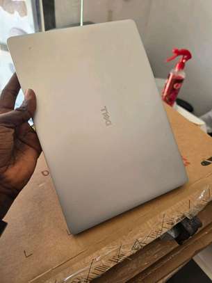 Dell Pro 14 image 2