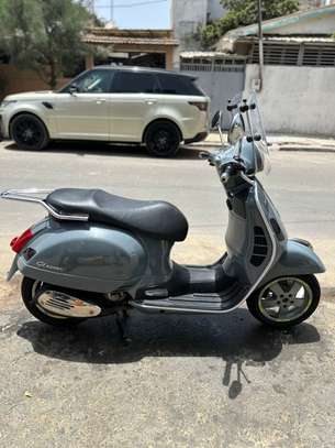 Vespa 250 gts image 2