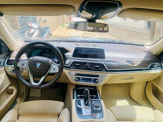BMW Série 7 Bleu Métallisé Berline Luxe image 2