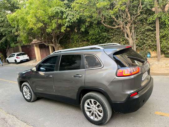 Jeep cherokee 2019 image 8