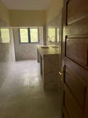 Immeuble neuf avec appartements luxueux a Thiès image 8