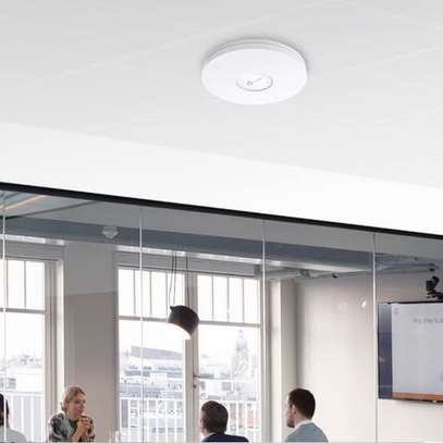 TP-Link Omada AX5400 point d'accès Wi-Fi 6 plafond image 6