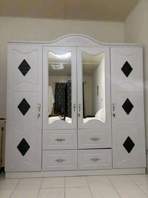 Armoire marron blanc et gris image 9