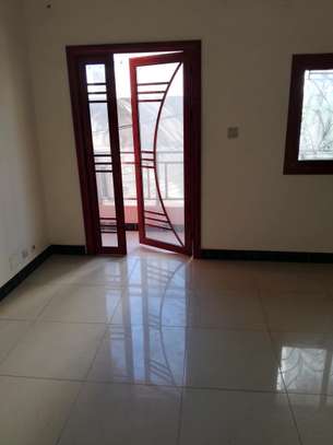 Luxueux appartement F4 à louer à la cité Biagui Yoff virage image 4