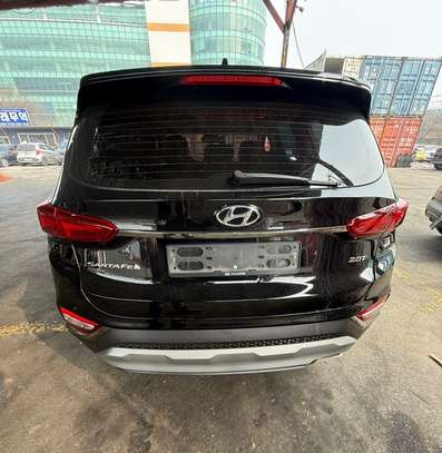 Hyundai Santa Fe essence 2019 full options image 14