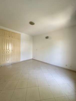 APPARTEMENT F4 A LOUER A NGOR image 5