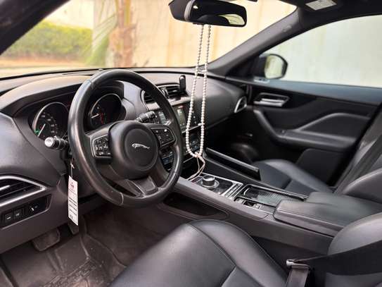 Jaguar F pace 2018 image 12
