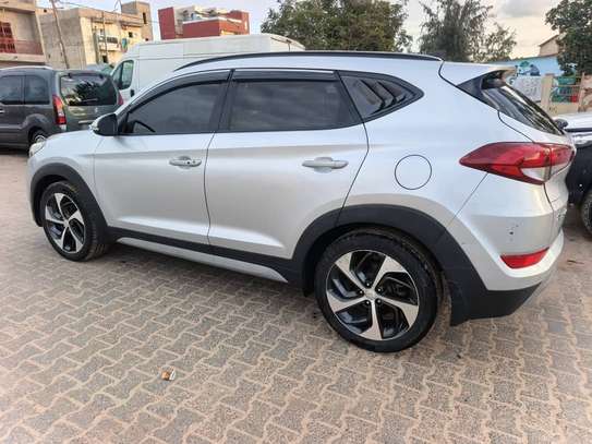 HYUNDAI TUCSON 2018 image 11