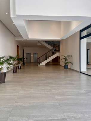 Appartement neuf de luxe à louer aux almadies route meridien image 4