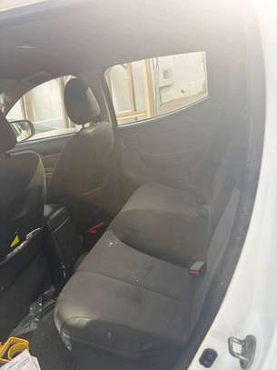 Mitsubishi l200 202 image 9