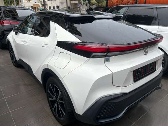 Toyota CHR 2024 SUV blanc toit noir image 3