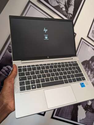 HP elitebook 830 g8 / i5 11th /256gb /16gb ram image 3