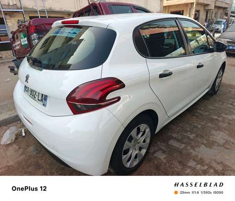 Peugeot 208 image 6