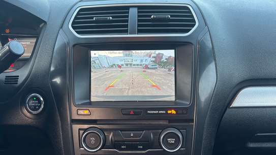 FORD EXPOLORER venant image 10