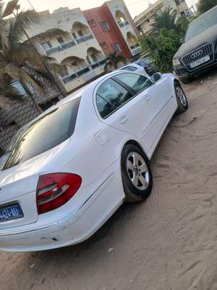 Mercedes Benz e220 image 9
