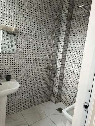 Appartement meublé de type F4 au Point-E image 8